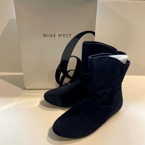 Nine West SZ 7.5 Navy Slip On Boots Mojitol1 Leather Upper Booties